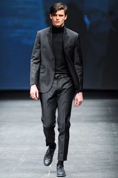 Look 28